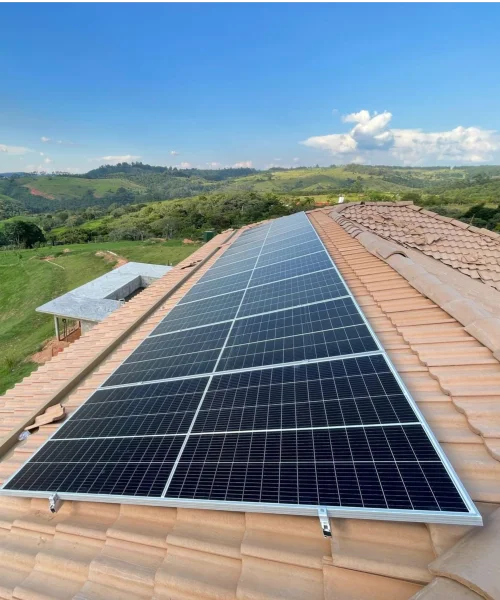 Como funciona a Energia Solar? Com visão inovadora, realizamos serviços de alta qualidade em soluções energéticas que reduzem gastos, geram receitas e protegem a natureza e o futuro.
