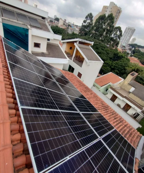 Como funciona a Energia Solar? Com visão inovadora, realizamos serviços de alta qualidade em soluções energéticas que reduzem gastos, geram receitas e protegem a natureza e o futuro.