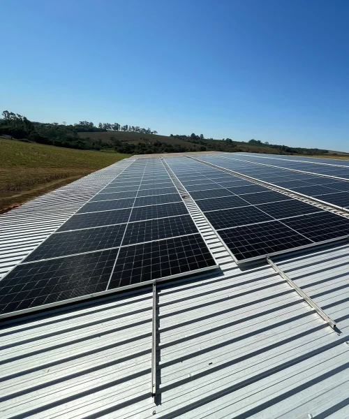 Como funciona a Energia Solar? Com visão inovadora, realizamos serviços de alta qualidade em soluções energéticas que reduzem gastos, geram receitas e protegem a natureza e o futuro.